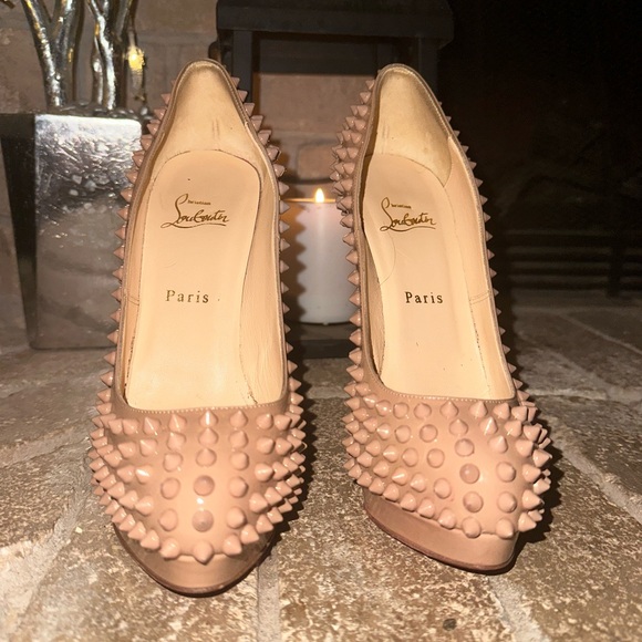 Christian Louboutin - Picture 6 of 8